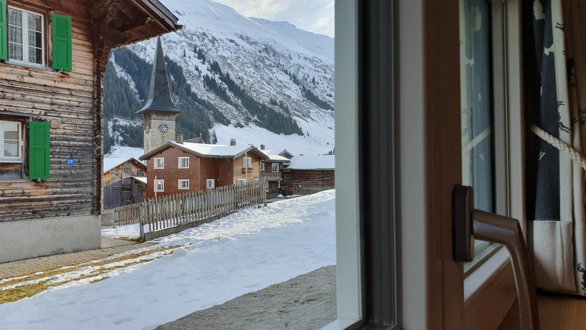 Yeti Lodge Sedrun Szoba fotó