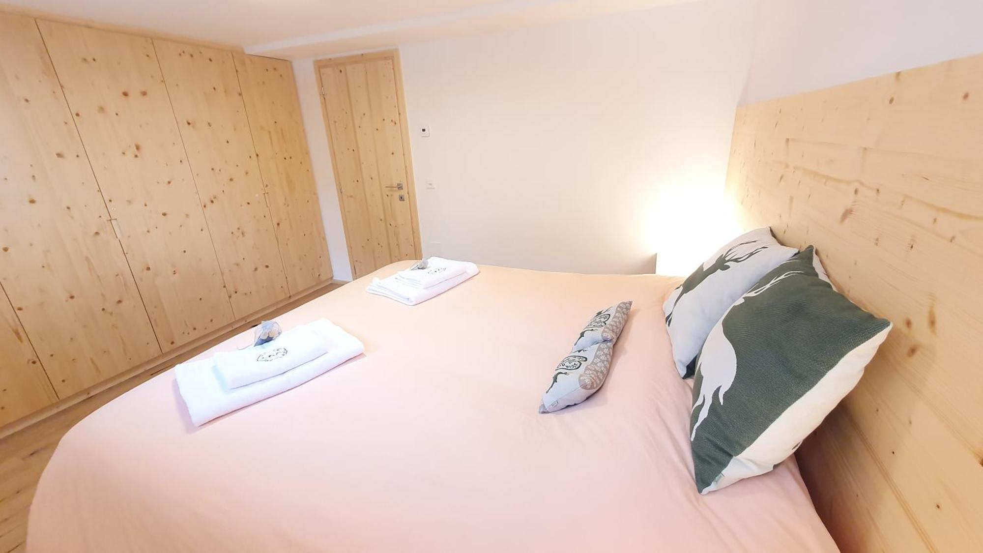 Yeti Lodge Sedrun Szoba fotó